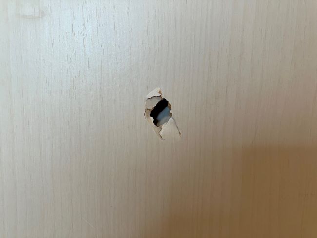 引き戸　扉　穴